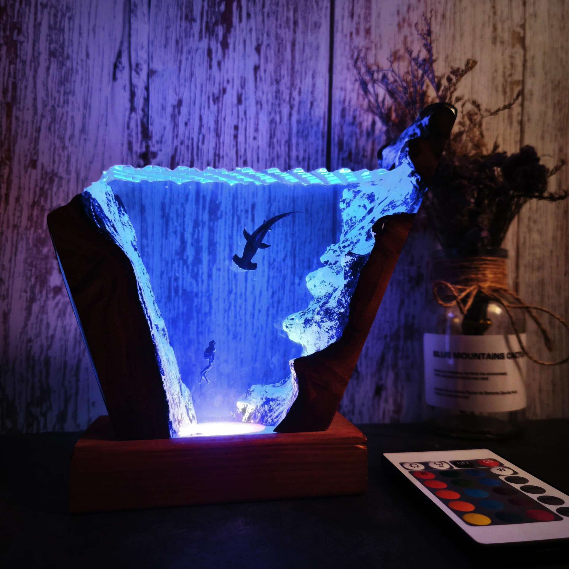 Resin Art Gift For Birthday - زينة مضيئة على شكل سمكة قرش